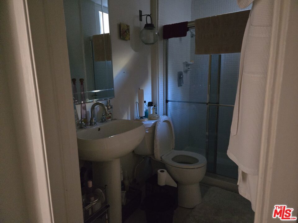 https://media.crmls.org/mediaz/592cc417-feec-4d08-a223-c0e84aa38424.jpg?preset=X-Large