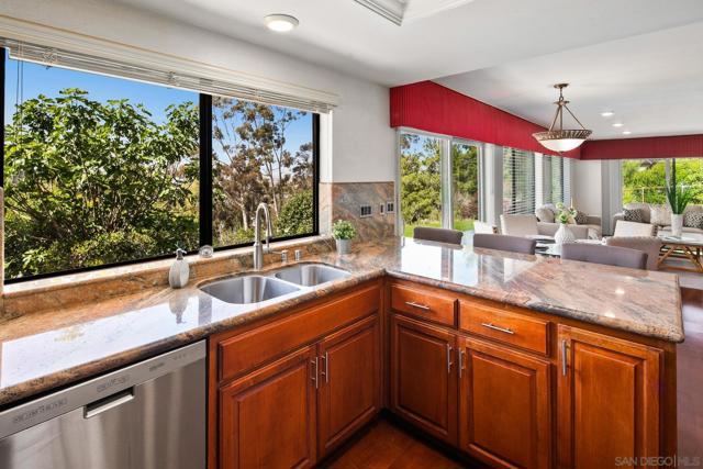 1586 Kimberly Woods Dr, El Cajon CA: https://media.crmls.org/mediaz/592ce79e-cc7d-4cf0-8922-c10277eef547.jpg