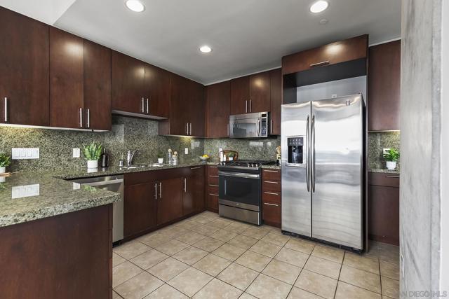 1025 Island Ave, San Diego CA: https://media.crmls.org/mediaz/592d2492-7cfa-44df-b418-deced5c2a7da.jpg