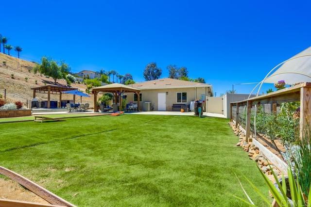 11541 Westhill, Lakeside CA: https://media.crmls.org/mediaz/592d2c26-c594-4200-8dca-e1dd3bbb145a.jpg