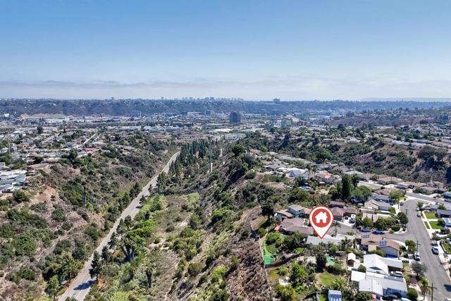 7912 Blue Jay Place, San Diego CA: https://media.crmls.org/mediaz/592d2fe1-ede3-4875-84f5-e0cc4deadd18.jpg