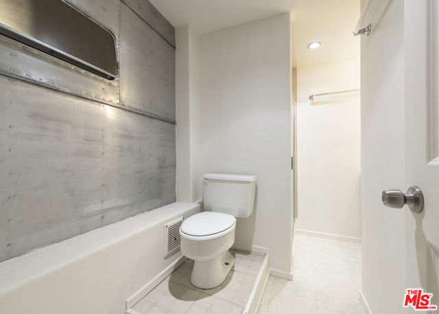 272 N Topanga Canyon Boulevard, Topanga CA: https://media.crmls.org/mediaz/592df0b9-1600-4151-b875-0bdb66030976.jpg