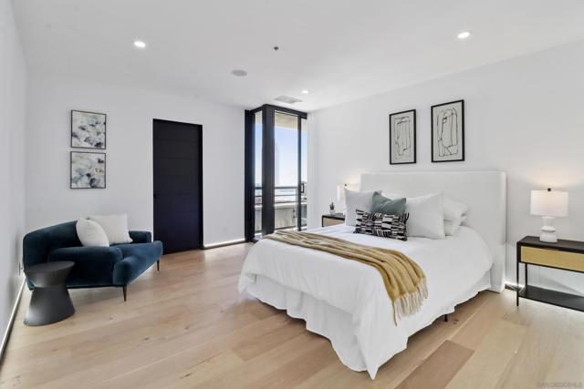 700 Front St, San Diego CA: https://media.crmls.org/mediaz/592df3d0-1762-4fc0-b5ef-17c04f3e9005.jpg