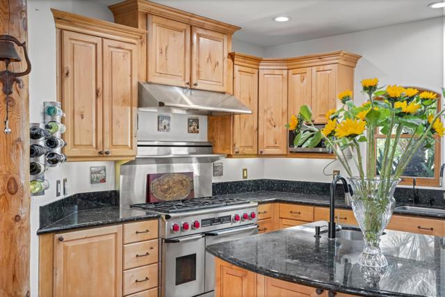 15636 Sage Hill Drive, Ramona CA: https://media.crmls.org/mediaz/592e620f-0cc0-4a01-95e2-41981d08d9c9.jpg