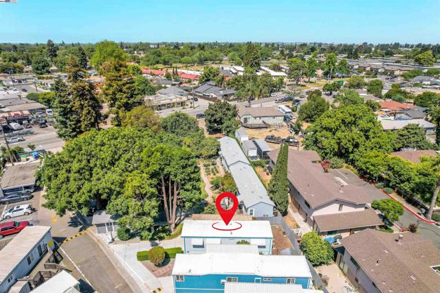 17754 Meekland Ave, Hayward CA: https://media.crmls.org/mediaz/592eade4-ab59-4377-a43c-fc1cbf65ec1f.jpg