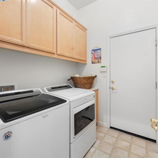 443 Collis St, Brentwood CA: https://media.crmls.org/mediaz/592eb334-4a1d-4876-a92f-871447980198.jpg