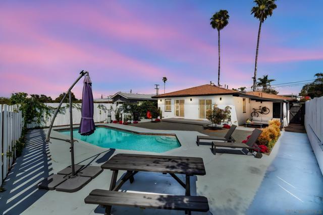 2702 Ridge View Dr, San Diego CA: https://media.crmls.org/mediaz/592fe35f-1c42-4cd8-b027-5cd038121c54.jpg