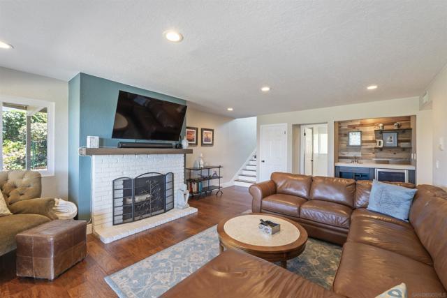 17924 Saint Andrews Dr, Poway CA: https://media.crmls.org/mediaz/593003ee-1fe1-429d-a67e-fb8a1509a678.jpg