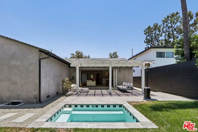 13117 Magnolia Boulevard, Sherman Oaks CA: https://media.crmls.org/mediaz/5930fbe4-70a5-44af-aa2d-1d3b2ce81205.jpg