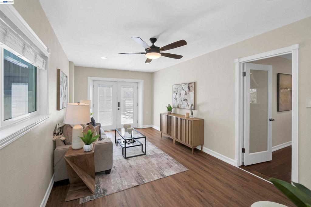 https://media.crmls.org/mediaz/59317d81-7108-47e2-bc32-a71a6e4d27ed.jpg?preset=X-Large