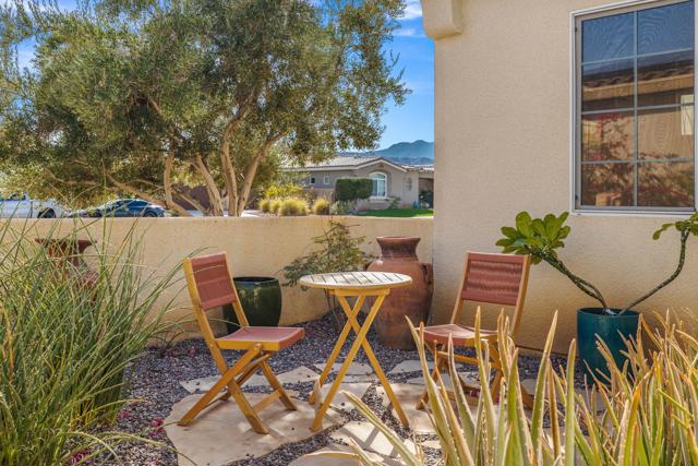74062 Jeri Lane, Palm Desert CA: https://media.crmls.org/mediaz/5931b172-fb9b-43ee-9427-5e66b78320df.jpg