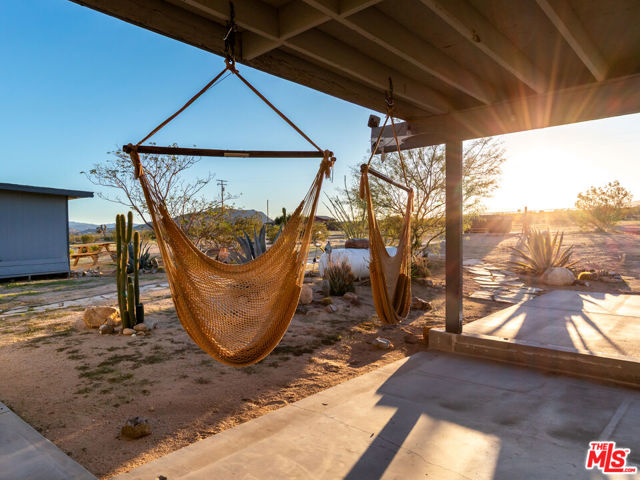 2724 Stonehill Avenue, Joshua Tree CA: https://media.crmls.org/mediaz/5931dba4-a7e8-46ab-9e0d-50d01d402922.jpg