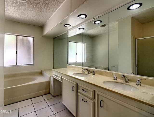 bathroom in master bedroom 2