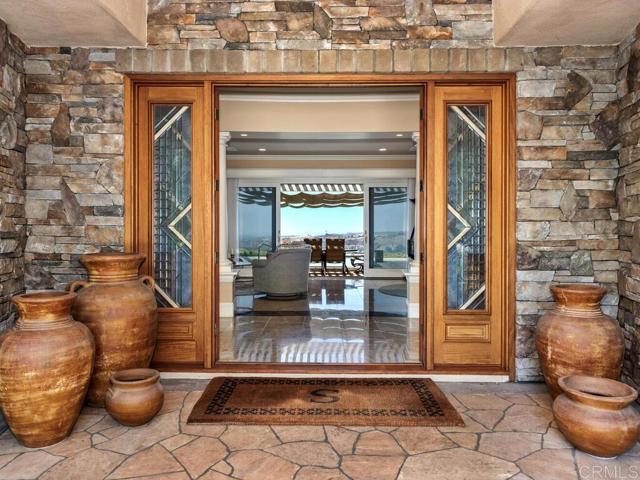 6095 Lake Vista Drive, Bonsall CA: https://media.crmls.org/mediaz/5932ad6f-12e2-4b0a-91e8-7abe1ad7635d.jpg