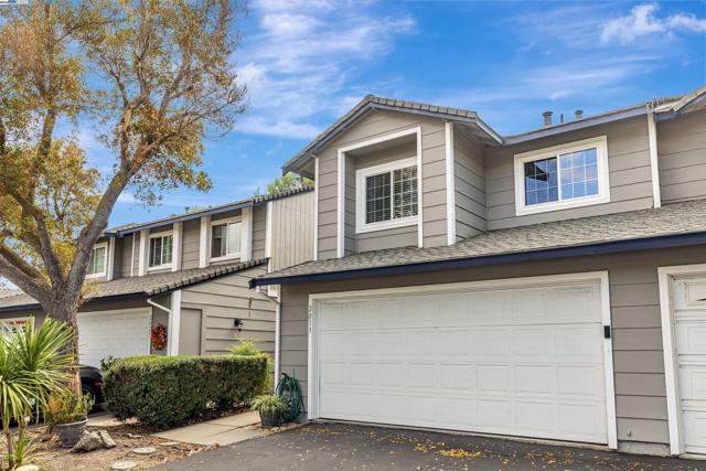 2013 Galloway Cmn, Livermore CA: https://media.crmls.org/mediaz/5932b038-732a-4d0b-8a25-11801692d463.jpg