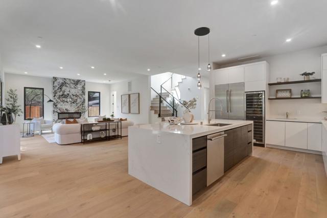 546 9th Avenue, Menlo Park CA: https://media.crmls.org/mediaz/5932f996-6b9f-486f-8200-d71021971fa9.jpg