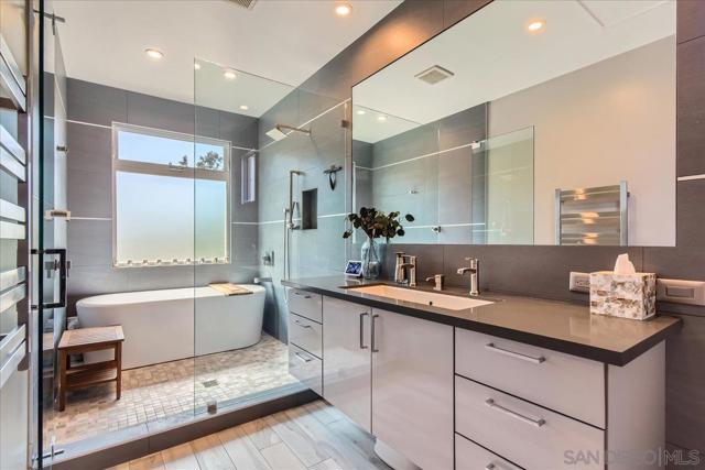 4359 Date Ave, La Mesa CA: https://media.crmls.org/mediaz/593311e1-795a-430d-8447-8c53d3edd7b7.jpg