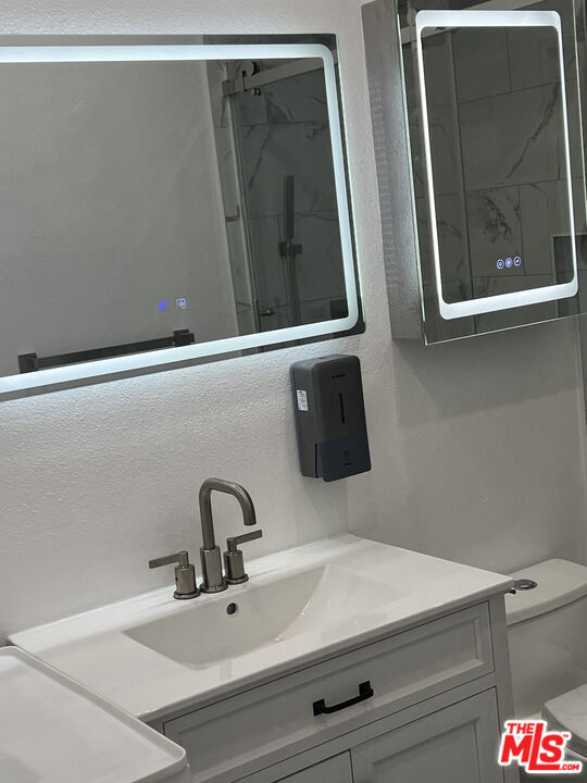 19009 Sherman Way, Reseda CA: https://media.crmls.org/mediaz/59335aea-4a05-41a1-abb0-62ffc7a7bf2b.jpg