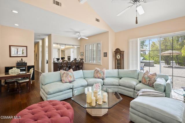 1662 E Janss Road, Thousand Oaks CA: https://media.crmls.org/mediaz/59339114-137e-4476-b41c-f0e1afb29ba7.jpg