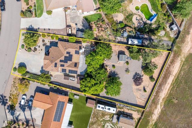 23847 Norte Dr, Ramona CA: https://media.crmls.org/mediaz/593392c7-5398-4354-ac05-fad799f8988f.jpg