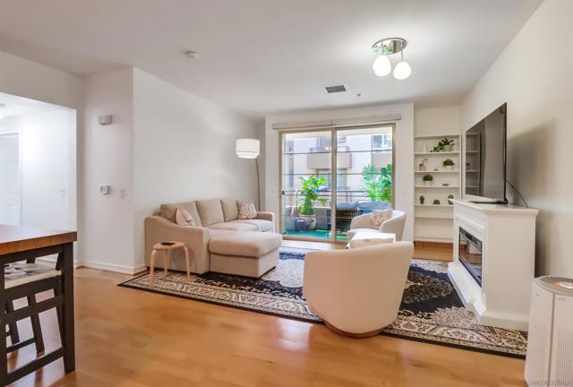 1465 C St, San Diego CA: https://media.crmls.org/mediaz/5933c98f-3c97-4578-af7b-e446e87c58fb.jpg