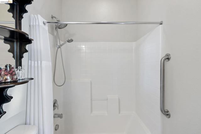 2469 Talaria Dr, Oakley CA: https://media.crmls.org/mediaz/593437b4-9a05-4a24-9a1e-ba91c7450da7.jpg