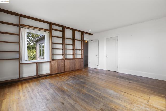 1001 Cragmont Ave, Berkeley CA: https://media.crmls.org/mediaz/5934684c-083a-417e-938c-f74238d68013.jpg