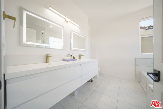 8004 Rose Street, Paramount CA: https://media.crmls.org/mediaz/5934c7eb-6a15-4b97-9644-db21717f72be.jpg