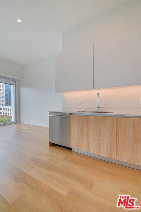200 W Ocean Boulevard, Long Beach CA: https://media.crmls.org/mediaz/5934d4e0-d6c0-4542-9397-670e122c47c5.jpg