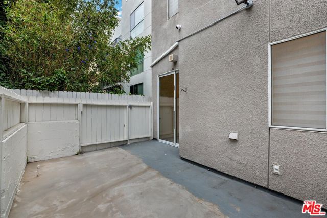 1617 S Beverly Glen Boulevard, Los Angeles CA: https://media.crmls.org/mediaz/5935666e-eac7-410e-8b1e-e151040c7f62.jpg