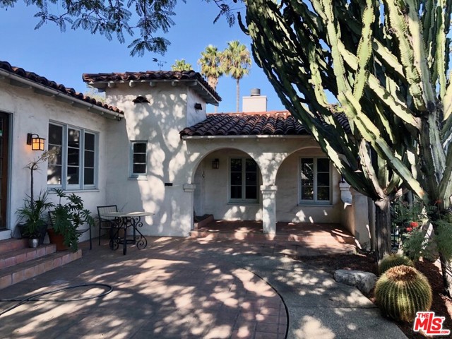 2439 Ronda Vista Dr, Los Angeles, CA 90027