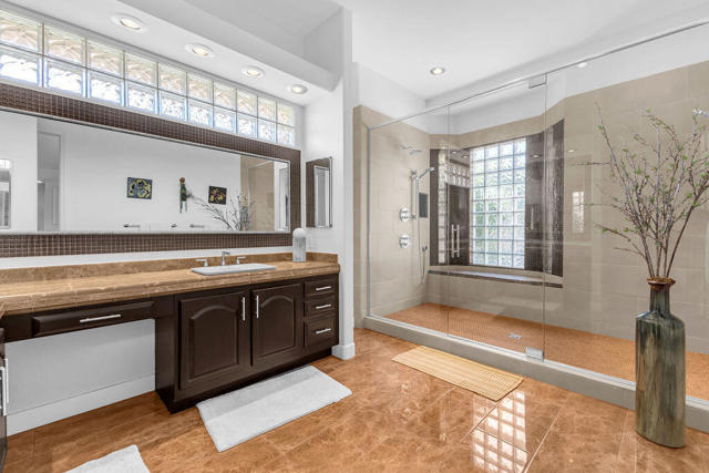29 El Roble Court, Rancho Mirage CA: https://media.crmls.org/mediaz/5935af90-cedc-441d-a338-371b7791f4c7.jpg