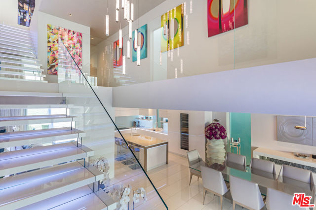 31636 Sea Level Drive, Malibu CA: https://media.crmls.org/mediaz/5935ca6e-5740-48e4-aaeb-eb878c6b2b28.jpg