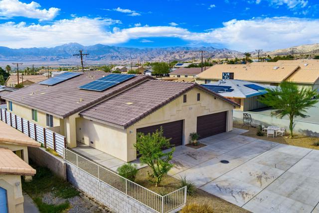 13235 Mountain View Road Road, Desert Hot Springs CA: https://media.crmls.org/mediaz/59362dcb-b786-4124-adee-85b56b813a05.jpg