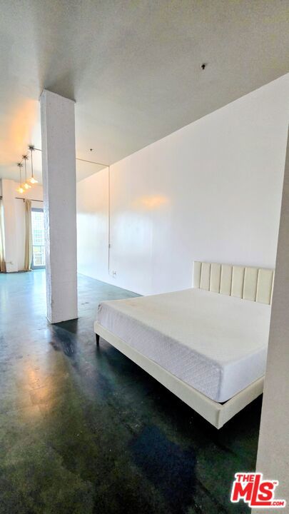 849 S Broadway, Los Angeles CA: https://media.crmls.org/mediaz/593645e3-6c35-427b-8996-948b9428b4d9.jpg