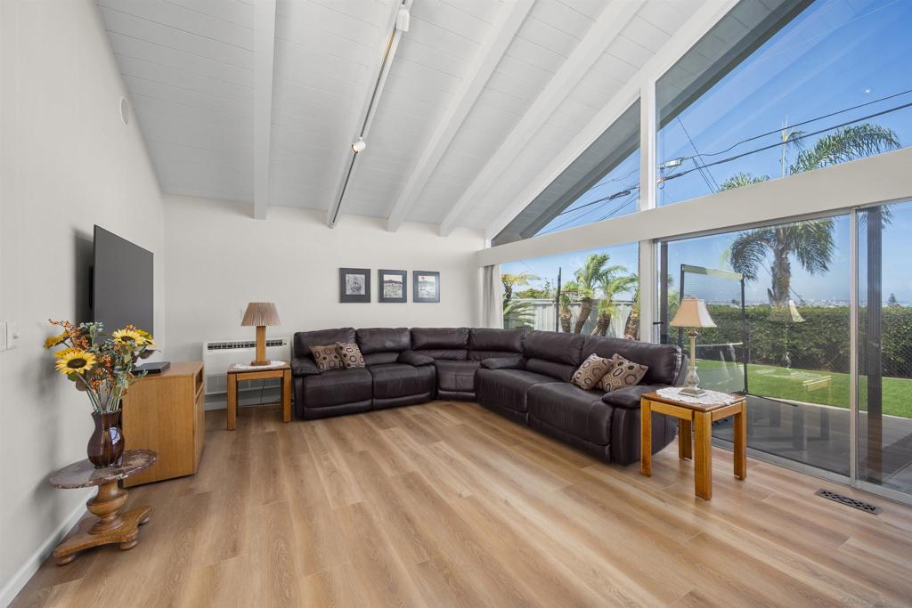 1151 Catalina Boulevard - photo 5