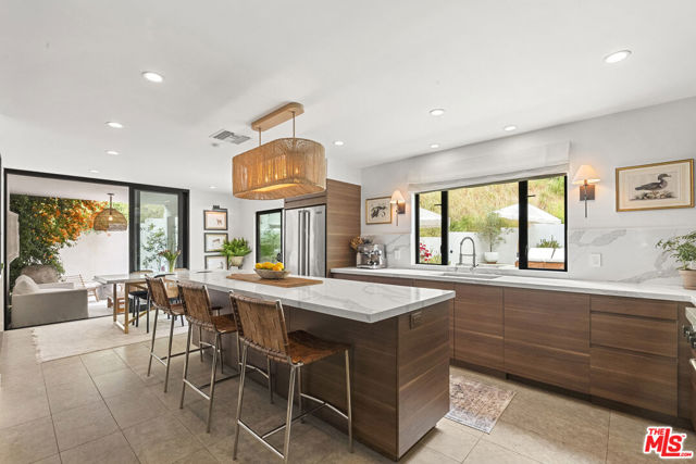 1739 San Ysidro Drive, Beverly Hills CA: https://media.crmls.org/mediaz/5936718e-f363-4428-b518-73bc048f4af8.jpg