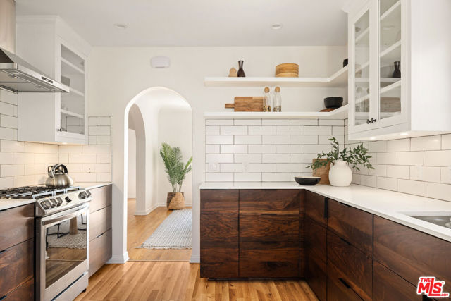 1307 Hauser Boulevard, Los Angeles CA: https://media.crmls.org/mediaz/593704cb-aaed-49a9-8000-a267cb32210e.jpg