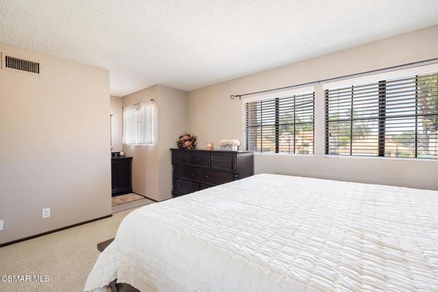 2124 Snowberry Court, Simi Valley CA: https://media.crmls.org/mediaz/593759f2-77c8-4ca0-94fe-431b987b9ad5.jpg