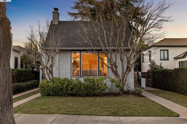 1421 Grove St, Alameda, California 94501, 3 Bedrooms Bedrooms, ,1 BathroomBathrooms,Single Family Residence,For Sale,Grove St,41082649