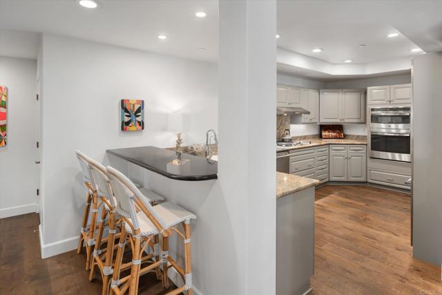 8171 El Paseo Grande, La Jolla CA: https://media.crmls.org/mediaz/59379d6e-f8ae-454a-99a2-559a6253b2be.jpg