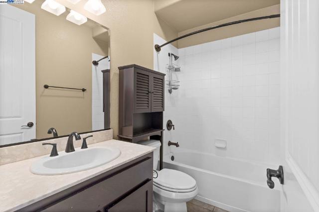 3404 Fostoria Way, Danville CA: https://media.crmls.org/mediaz/5937a8d1-5c57-4f65-a55c-1e7e40fb234a.jpg