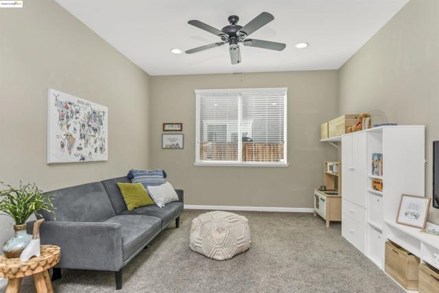 847 Dunmore St, Oakley CA: https://media.crmls.org/mediaz/5937d5cd-6a4c-4499-ae4a-627a3a779194.jpg