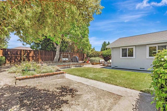 37972 Ballard Dr, Fremont CA: https://media.crmls.org/mediaz/5938419e-6a32-4a7f-a8d6-3e65d82d5154.jpg