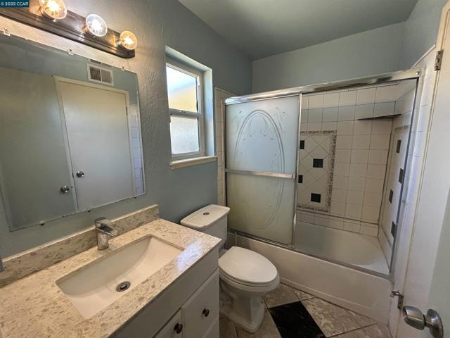 26 Leeward Way, Pittsburg CA: https://media.crmls.org/mediaz/5938fc74-5796-4c20-a52e-4bae8238a325.jpg