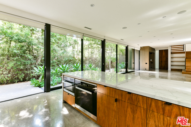848 Milwood Avenue, Venice CA: https://media.crmls.org/mediaz/59390931-9789-45a5-9fd5-a371ed4f6c54.jpg
