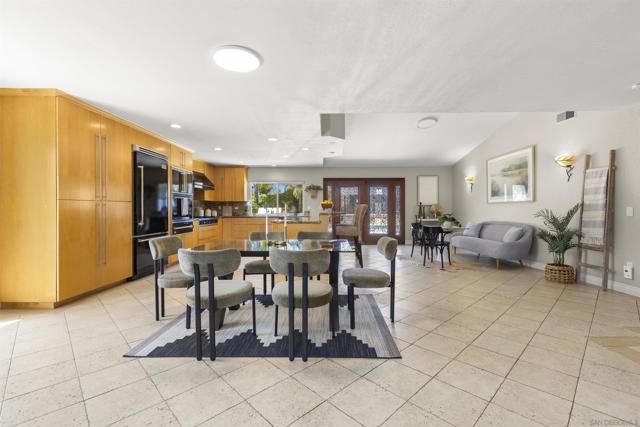 1510 Orangeview Dr, Encinitas CA: https://media.crmls.org/mediaz/59396f3f-68bb-47ab-ae57-c7ceb75f2736.jpg