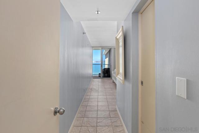 1820 Avenida Del Mundo, Coronado CA: https://media.crmls.org/mediaz/5939b88a-26da-44ef-a76a-7e1b0c57857b.jpg