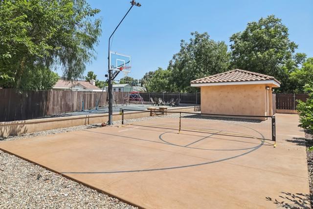 16112 Arena Drive, Ramona CA: https://media.crmls.org/mediaz/5939ebe5-10c3-488a-bc1c-957afeba7ac3.jpg
