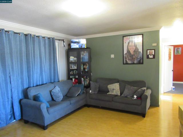 615 15Th St, Richmond CA: https://media.crmls.org/mediaz/593a59ed-86d1-4621-848d-cf33cf2d6a91.jpg